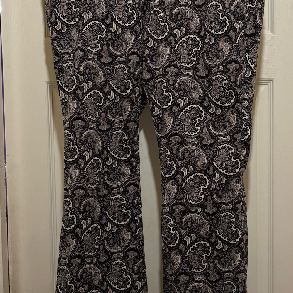IMAN Black and White Paisley Print Trousers